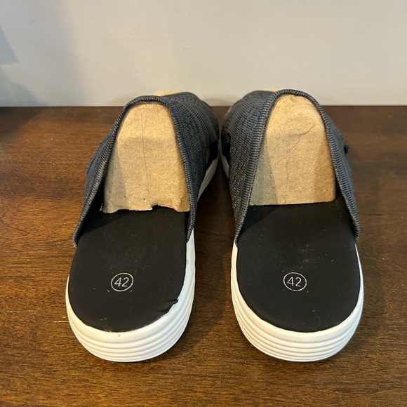 Lot of 3 NWOT CN Sz 42=9.5 Womens Slide on Sandals Perfect for Spring and Summer - Picture 12 of 13